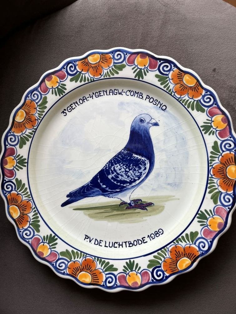 Delfts Blauw Sierbord met Duif - PV De Luchtbode 1989, Ophalen of Verzenden
