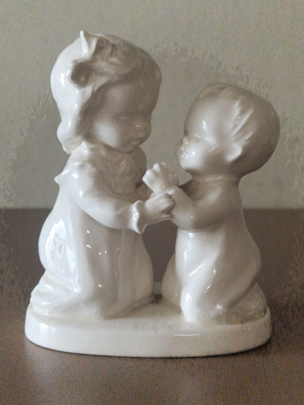 Vintage Goebel Charlotte Byi 46 beeldje biddende kinderen, Verzamelen, Ophalen of Verzenden, Zo goed als nieuw, Mens