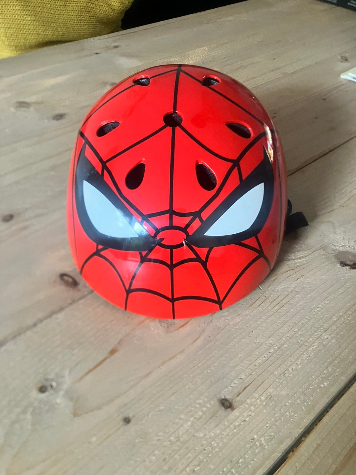 Kinderhelm met spiderman print verstelbaar, Ophalen, Zo goed als nieuw