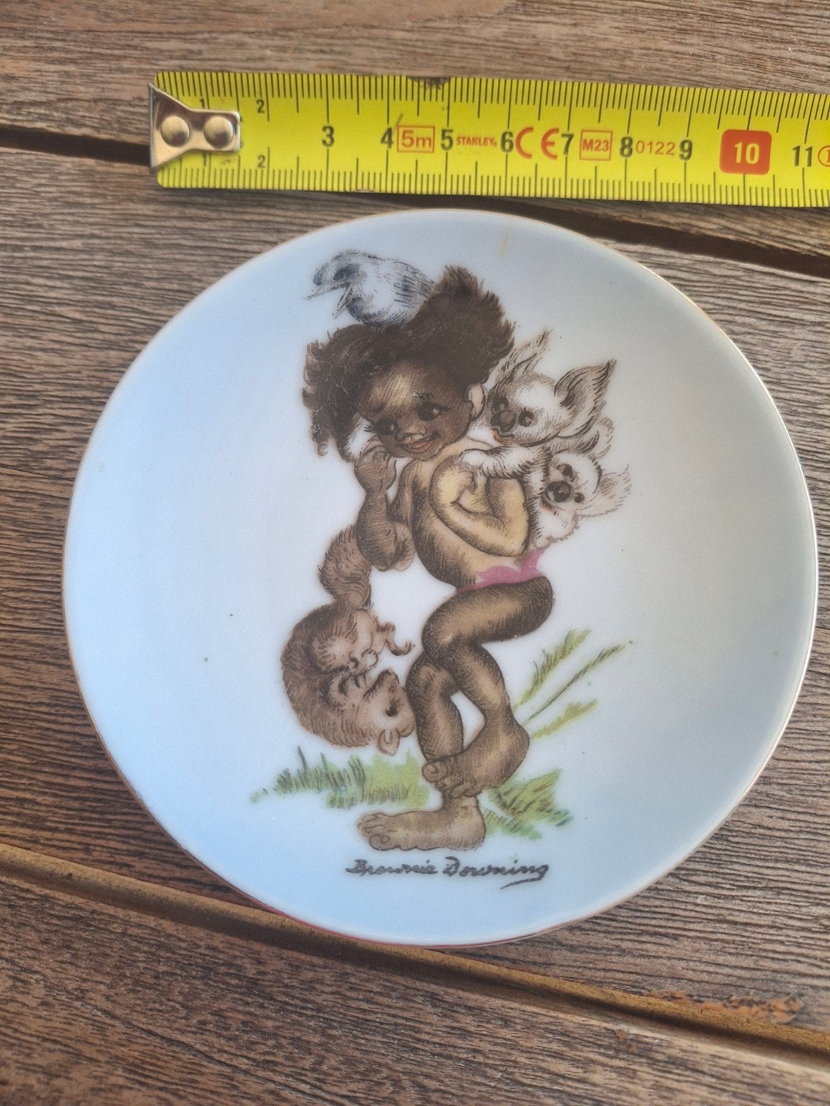 Vintage Brownie Downing bordje met Aboriginal kindje, Antiek en Kunst, Antiek | Wandborden en Tegels, Ophalen of Verzenden