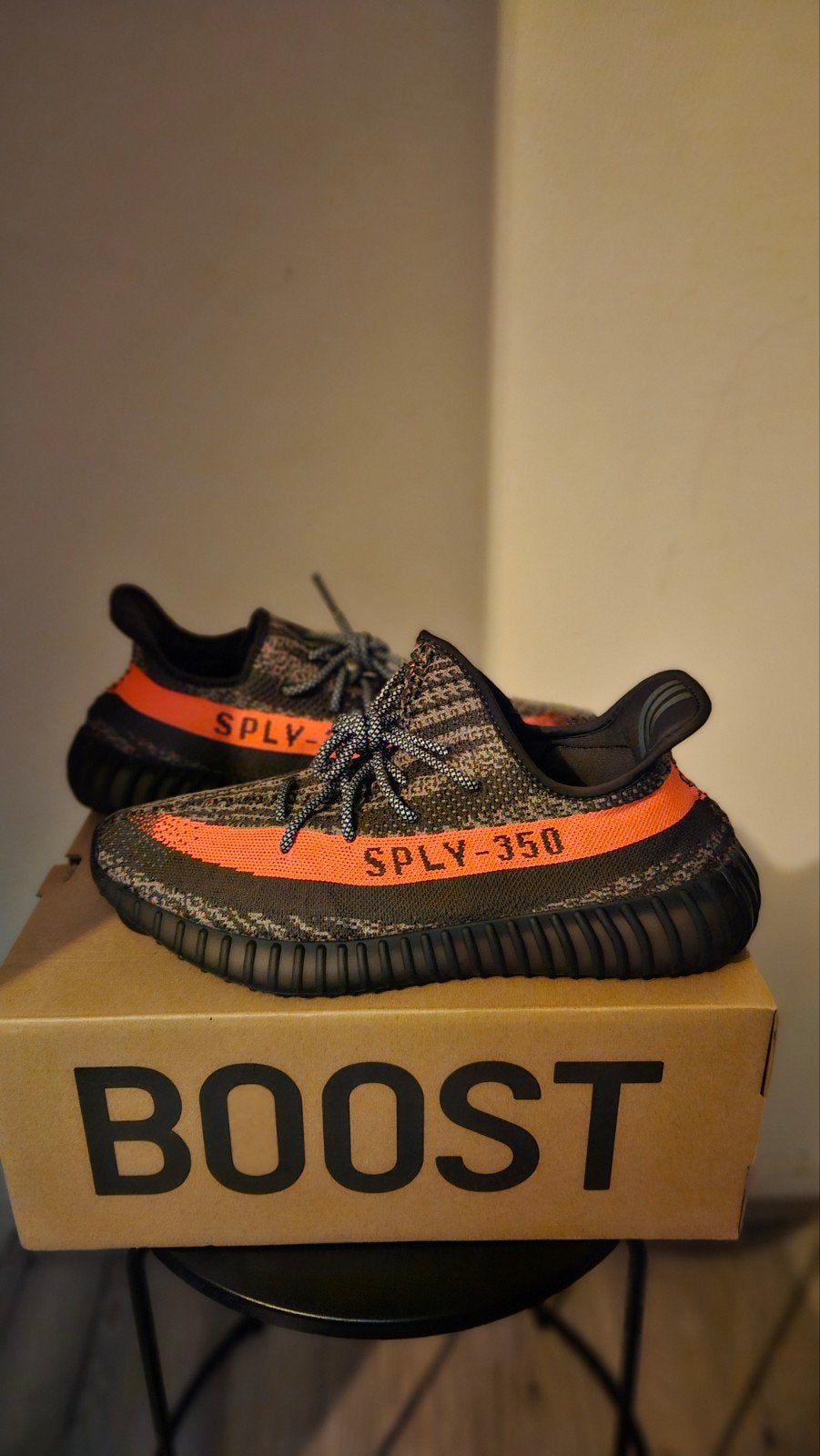 Adidas Yeezy Boost 350 V2 Carbon Beluga. Eu 48. NIEUW, Kleding | Heren, Schoenen, Overige kleuren, Nieuw, Ophalen of Verzenden