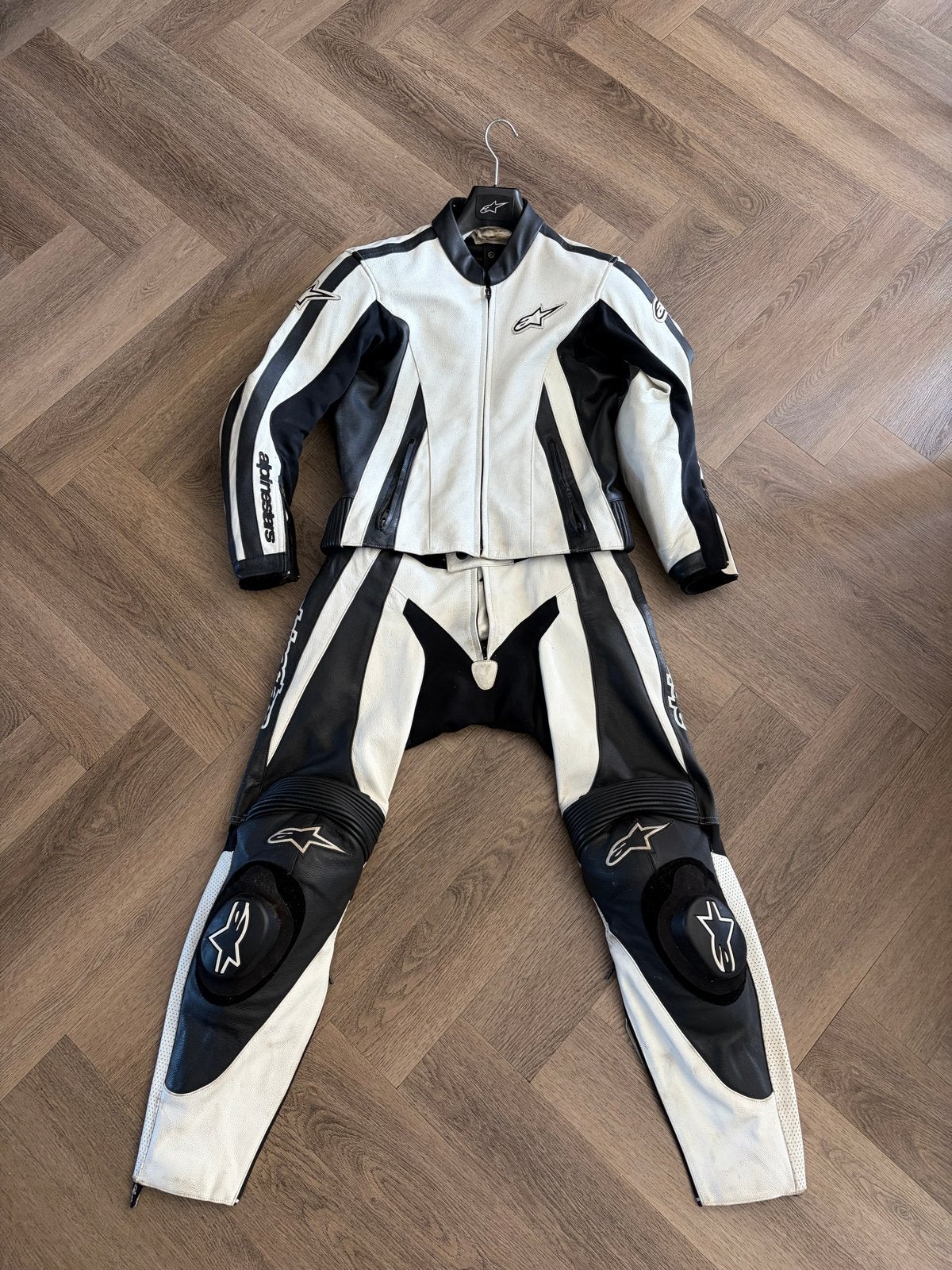 Alpinestars 2-delig Leren Motorpak Zwart/Wit - Maat 48, Motoren, Kleding | Motorkleding, Ophalen, Alpine Stars, Combipak, Dames
