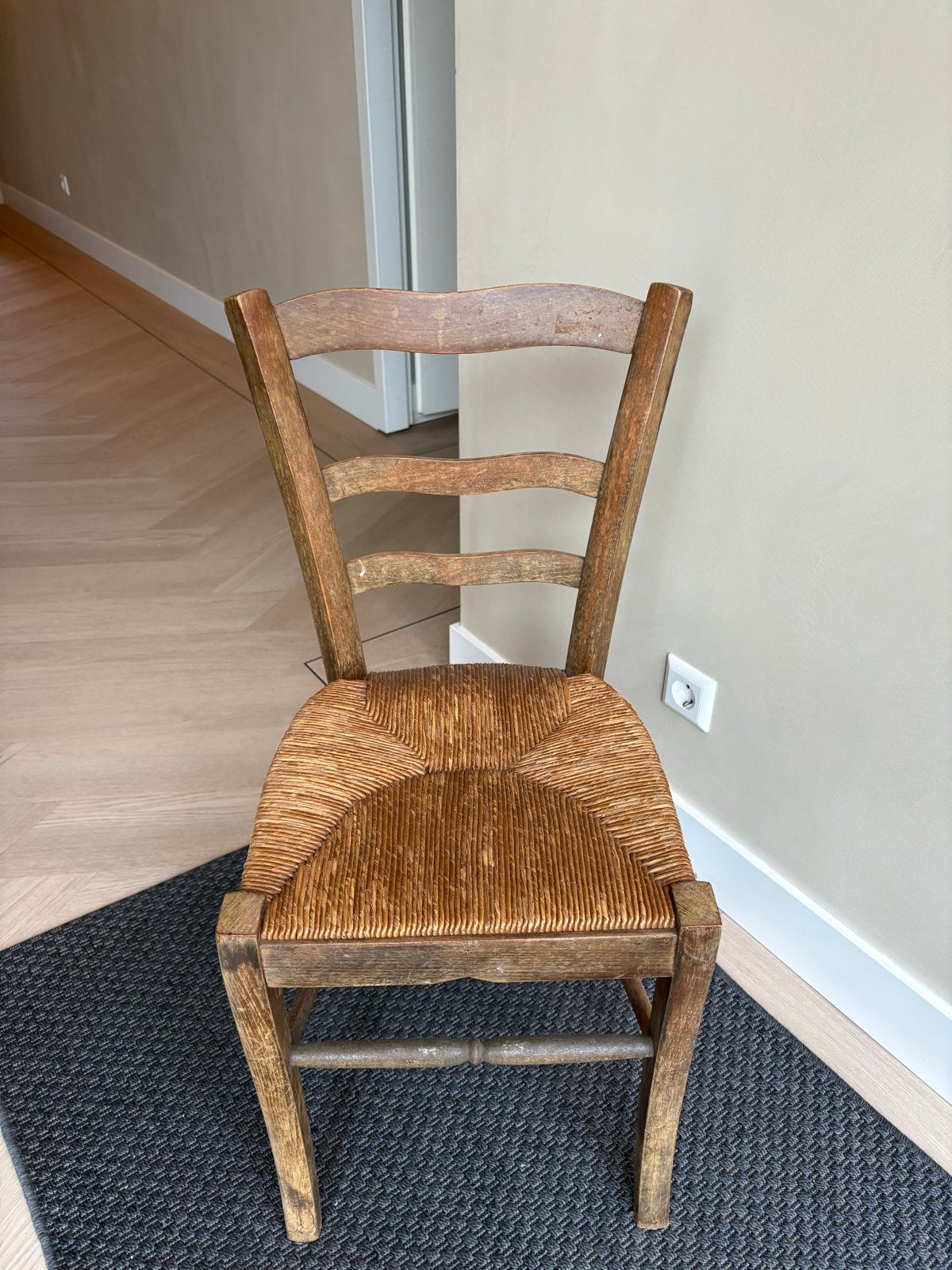 Vintage houten stoel met rieten zitting, Ophalen