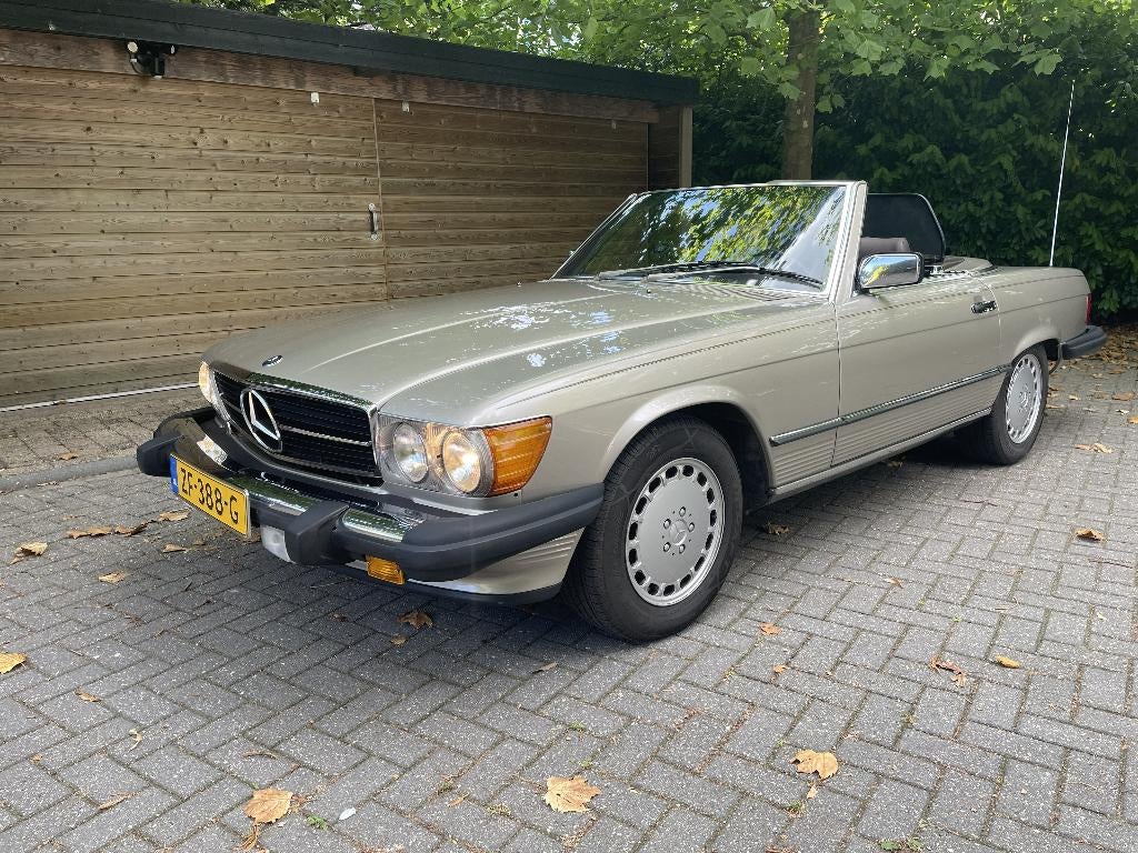 Mercedes 560 SL (R107) Zeer mooie staat, nieuw interieur, Automaat, Achterwielaandrijving, 227 pk, 8 cilinders