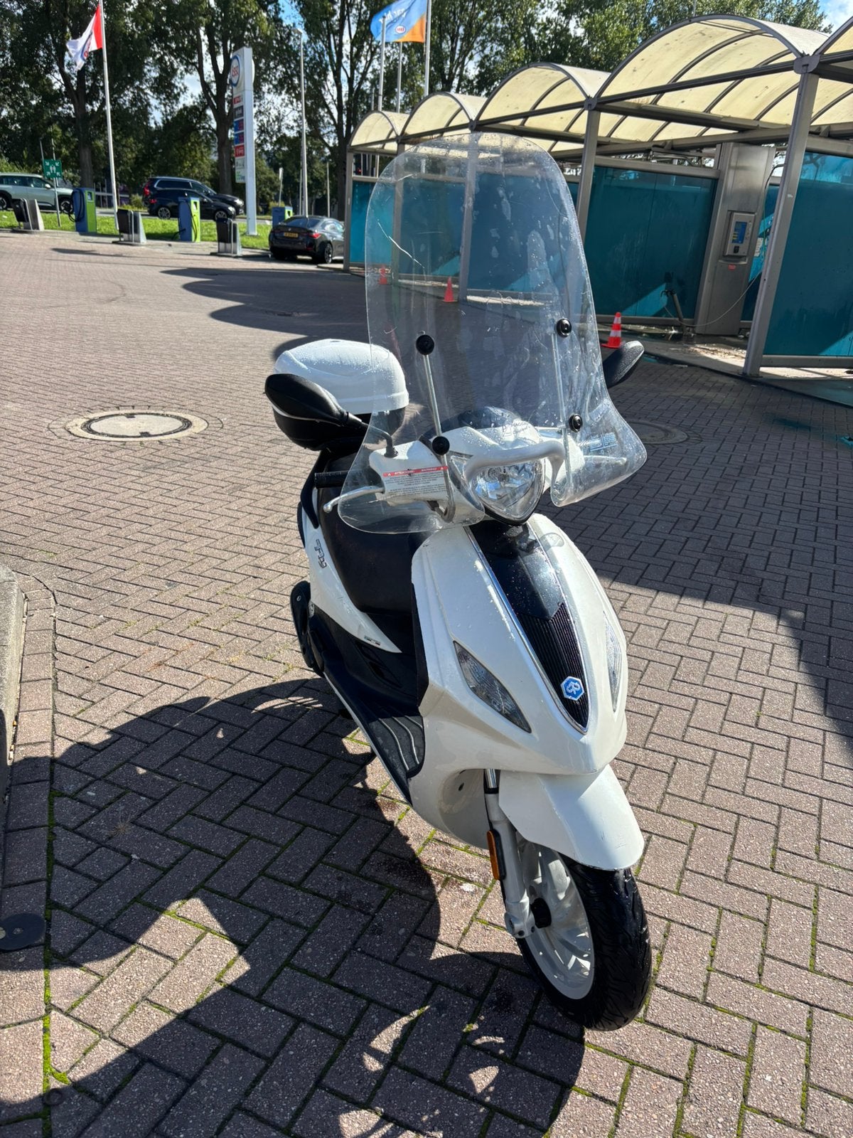 Foto 2 van Piaggio wit 2015