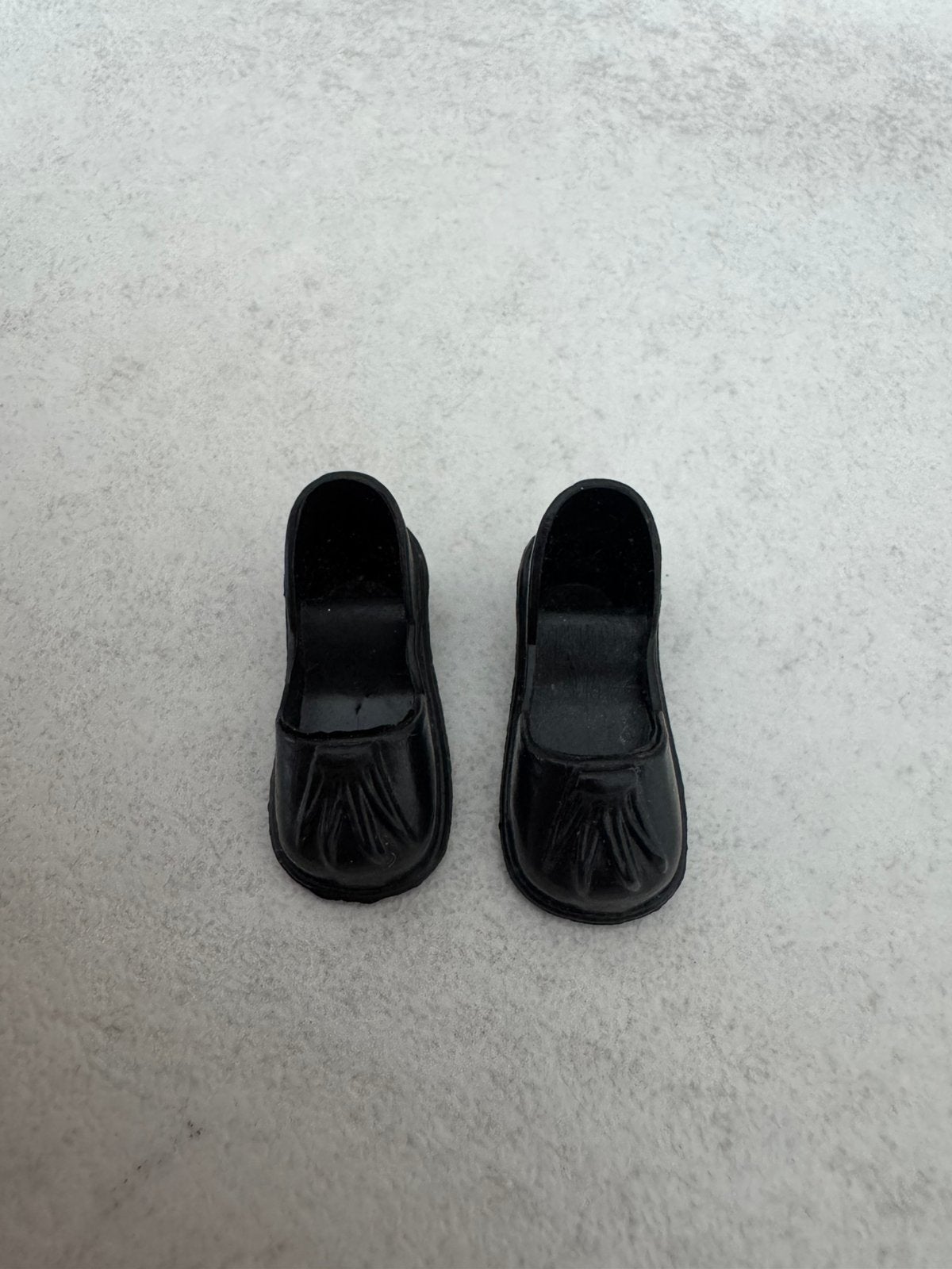 Sindy vintage zwarte schoenen, Verzamelen, Poppen, Ophalen of Verzenden, Gebruikt, Accessoires