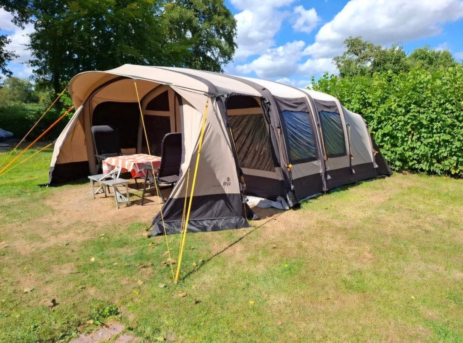 Opblaasbare 6 persoons tent Redwood Navarro Air 440, Ophalen, Zo goed als nieuw, Tot en met 6