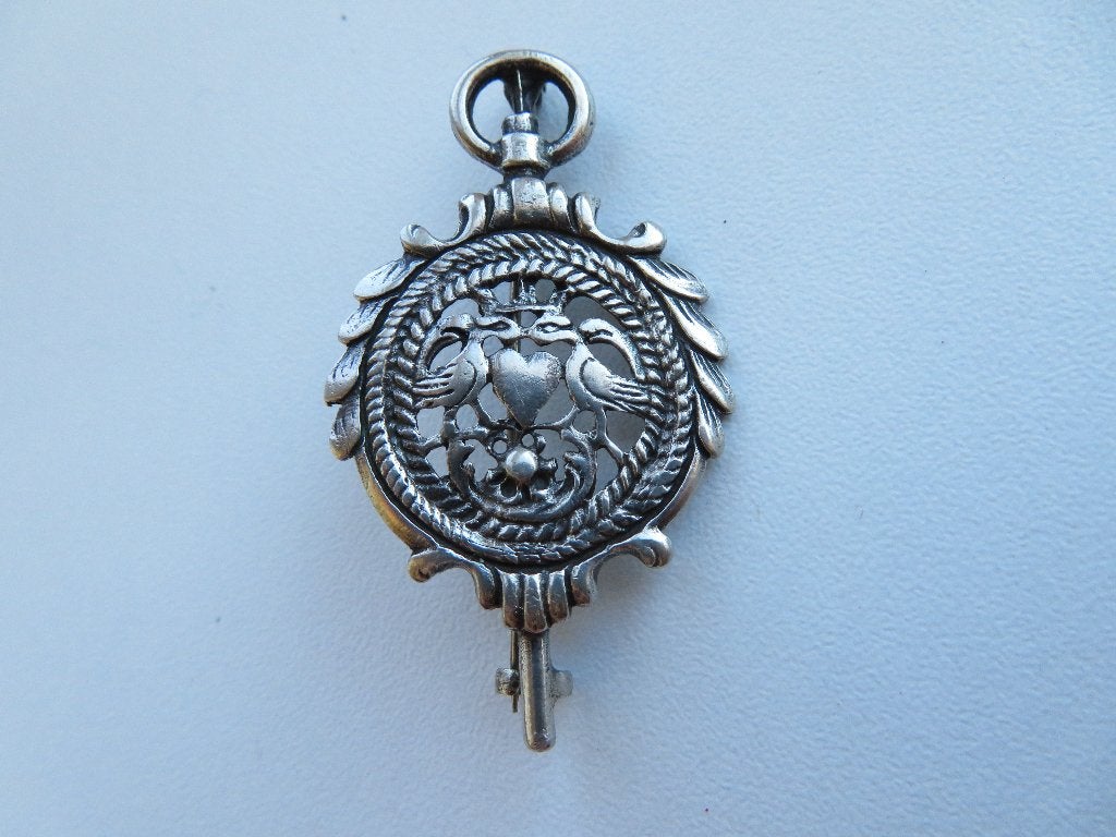 Horloge sleutel / zakhorloge broche Wenen, Ophalen of Verzenden, Zilver