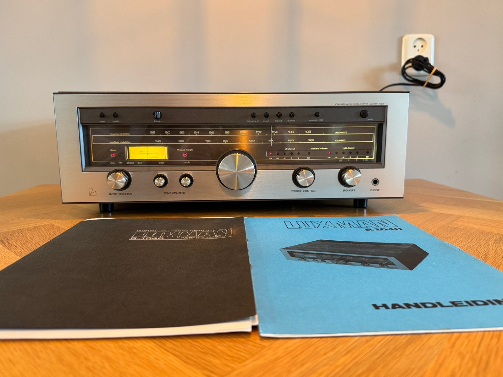 Luxman R-1040 vintage receiver, Ophalen of Verzenden, Refurbished, Minder dan 60 watt, Overige merken