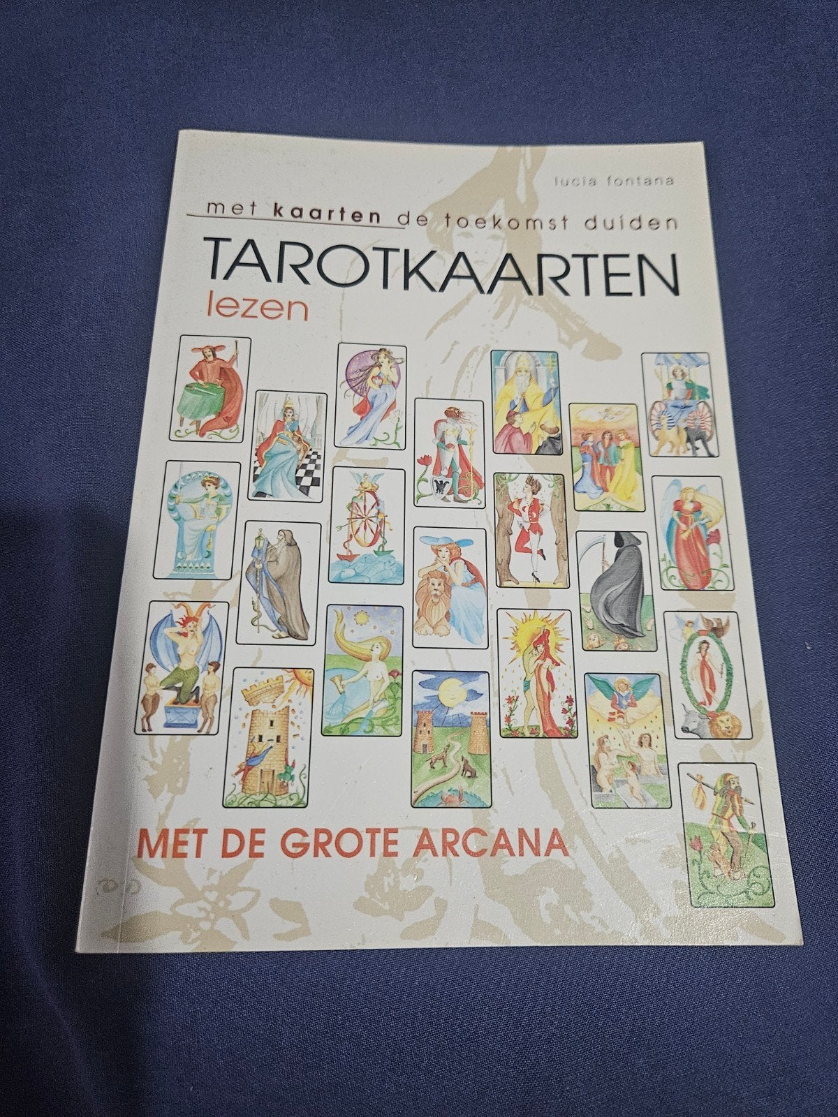 Tarotkaarten lezen: met kaarten de toekomst duiden, Tarot of Kaarten leggen, Ophalen of Verzenden, Zo goed als nieuw, Instructieboek