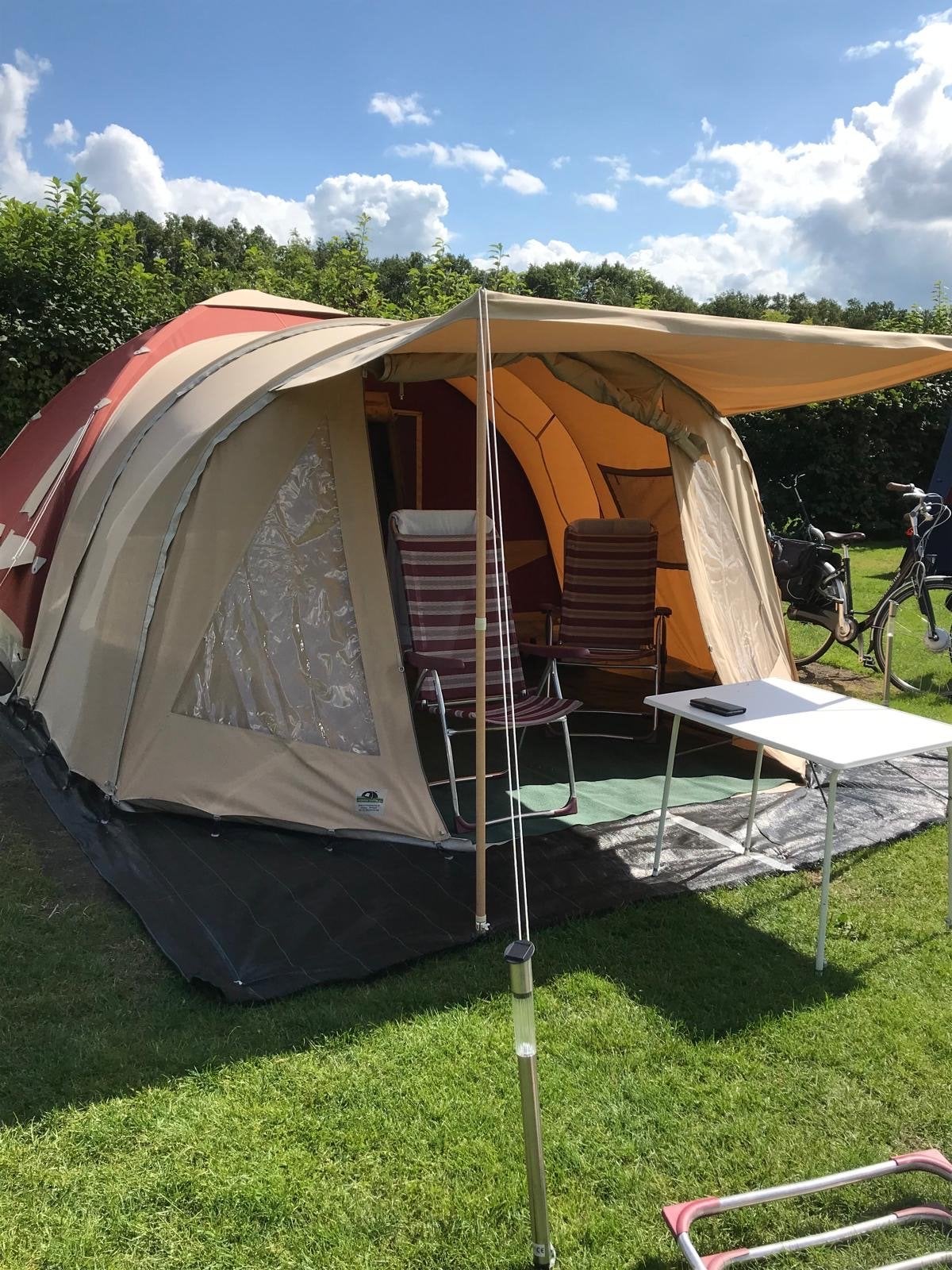 Karsten 350 oppompbare tent met slaapaanbouw, Ophalen, Gebruikt, Tot en met 4