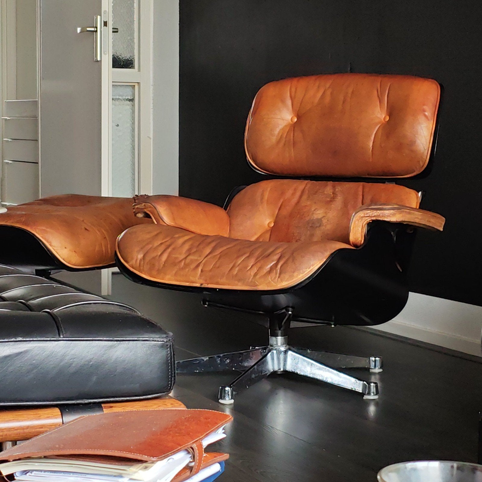 Eames Lounge Chair & Ottoman (Vitra/Herman Miller) Opknapper, Huis en Inrichting, Ophalen of Verzenden, Gebruikt, Hout, Mid-century modern, Designklassieker