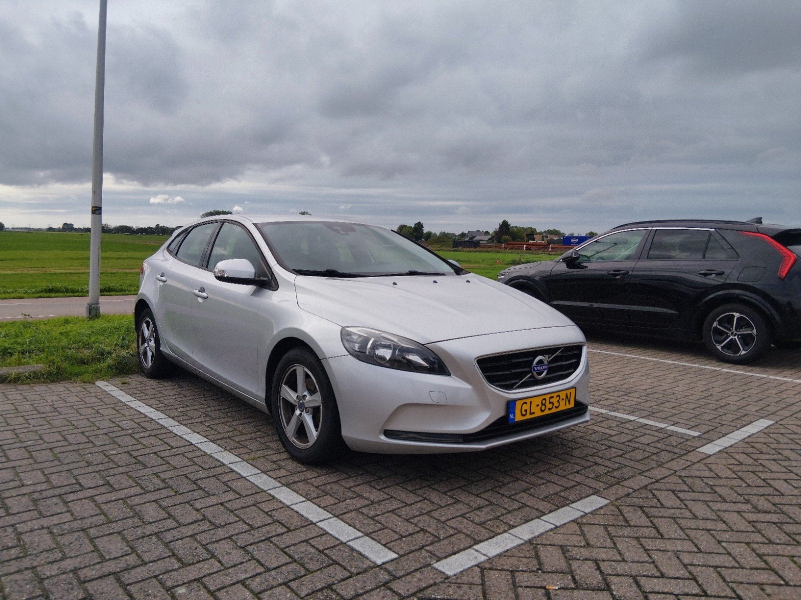 Volvo V40 1.6 D2 115PK 2014 Grijs, Auto's, Voorwielaandrijving, Euro 5, Stof, Zwart