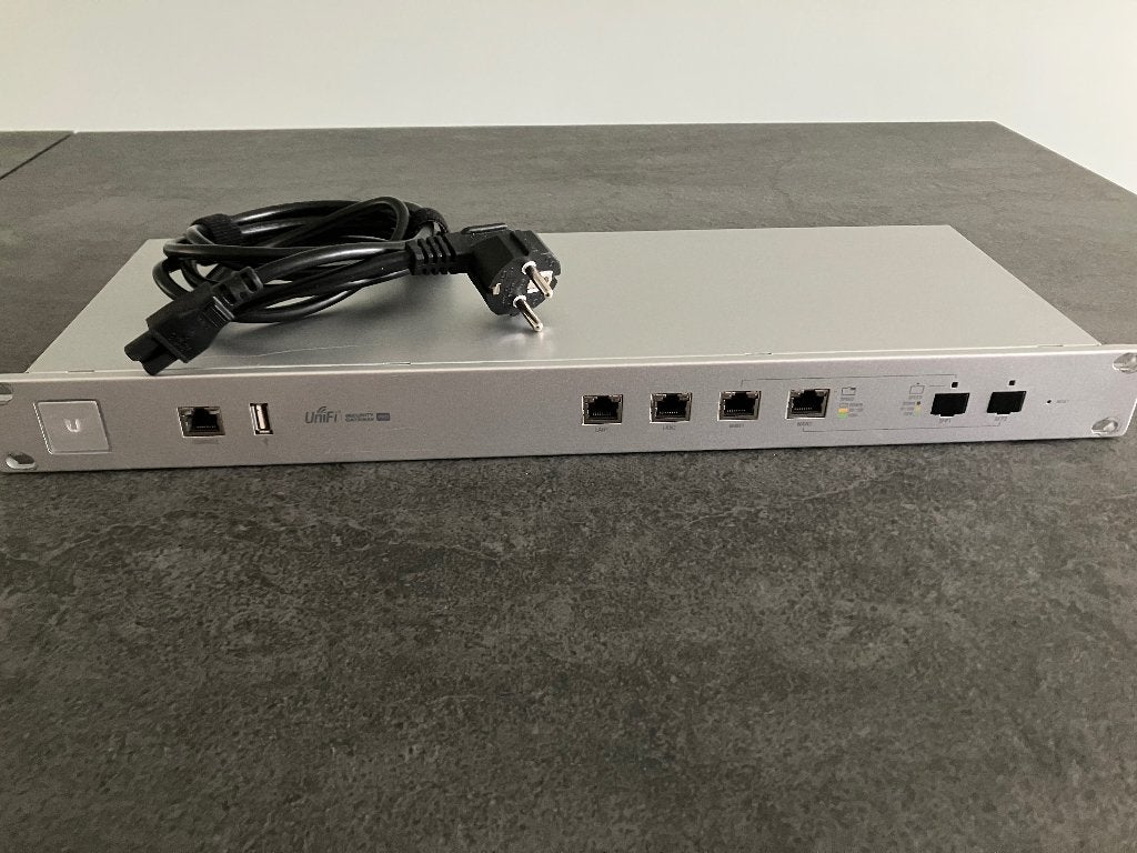 Ubiquiti UniFi USG-4-PRO Security Gateway | Dream Machine, Ophalen of Verzenden, Gebruikt, Router met modem, Ubiquiti Unifi