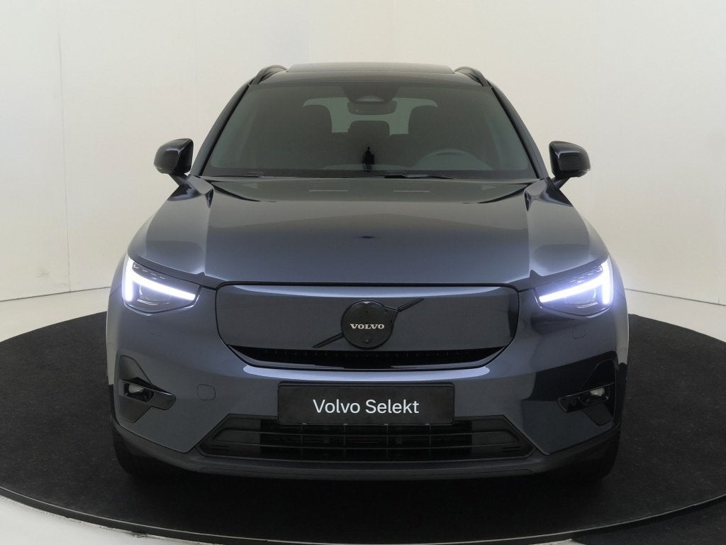 Volvo EX40 Extended Range Black Edition 82 kWh | Panoramadak, Auto's, Automaat, 12 maanden, Blauw, 420 min