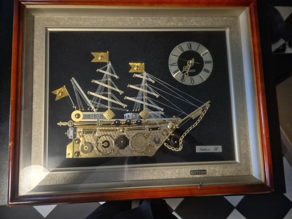 Rhythm Galeon XII Scheepsklok - Uniek Kunstwerk, Maritiem / water, Overige ondergronden, Ophalen of Verzenden, Achter glas