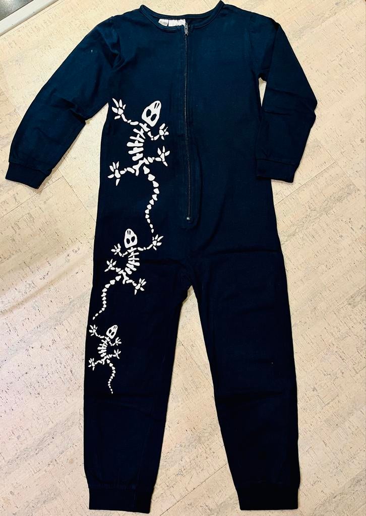Bonprix pyjama onesie donkerblauw hagedissen- Maat 116/122, Ophalen of Verzenden, Zo goed als nieuw, Jongen of Meisje, Nacht- of Onderkleding