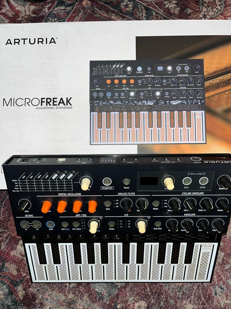 Arturia MicroFreak Algorithmic Synthesizer, Muziek en Instrumenten, Synthesizers, Gebruikt, Overige aantallen, Met midi-aansluiting