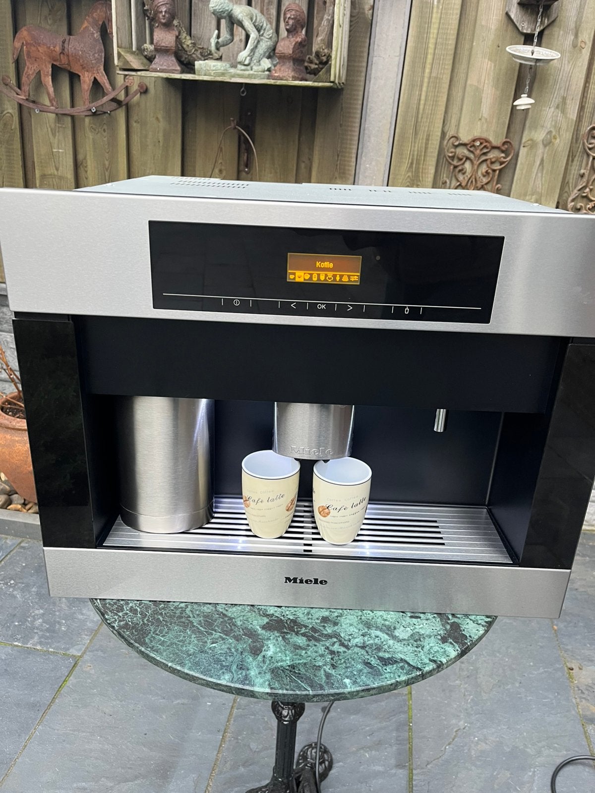 Miele koffiemachine cva 5065 met vaste wateraansluiting, Ophalen, 10 kopjes of meer, Koffiemachine, Zo goed als nieuw