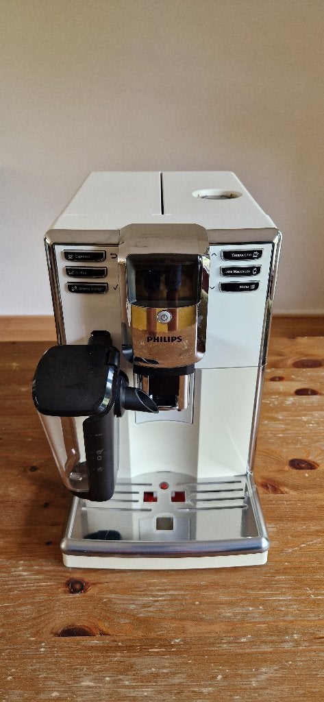 Philips EP5335 Volautomatische Espressomachine, Witgoed en Apparatuur, Koffiezetapparaten, Gebruikt, 10 kopjes of meer, Koffiemachine