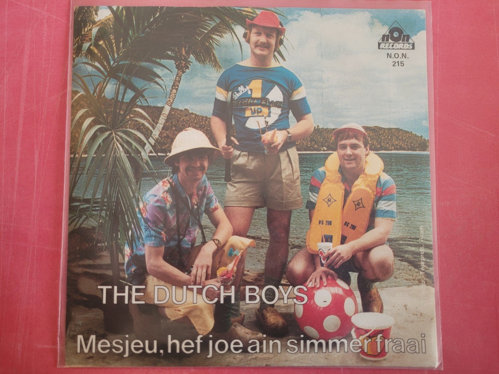 The Dutch Boys - Mesjeu hef joe ain simmer frai, Cd's en Dvd's, Vinyl | Nederlandstalig, Ophalen, Zo goed als nieuw, Overige formaten