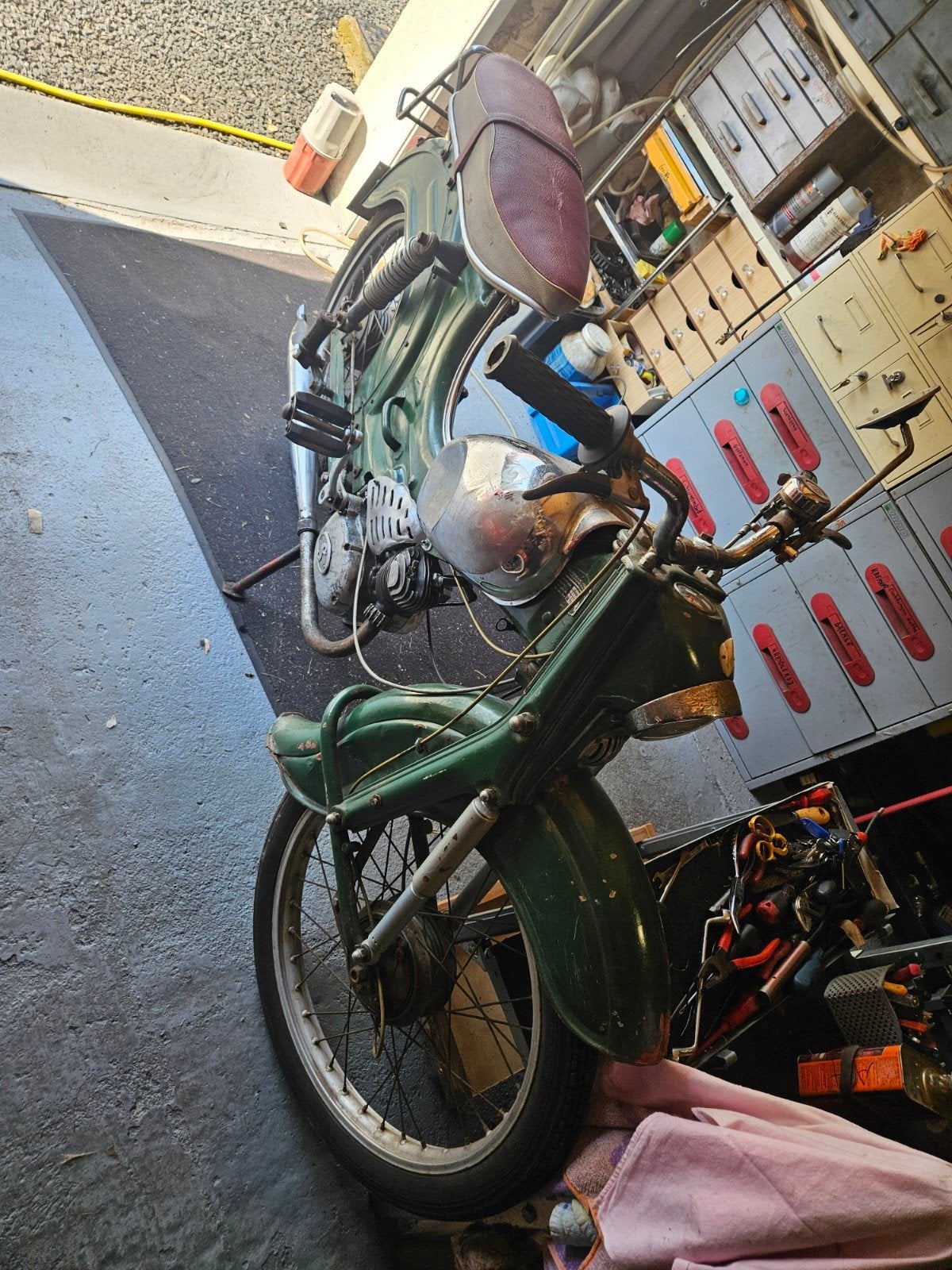 2 oldtimer brommers hercules en gritzner milano Duitse papie, Fietsen en Brommers, Brommers | Oldtimers, Ophalen