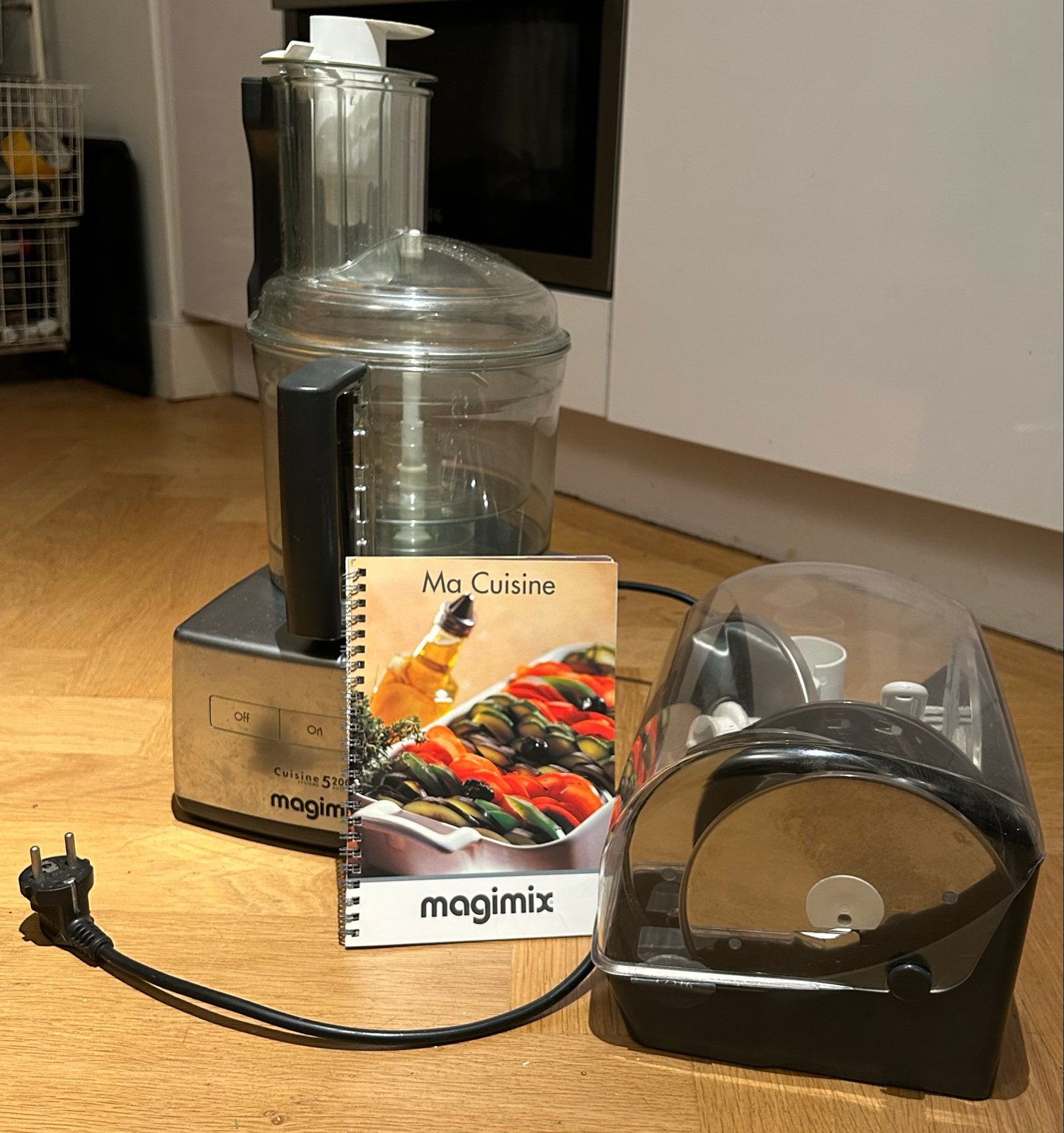 Magimix Cuisine 5200 XL - krijg hem niet aan de praat, 3 tot 4 liter, Ophalen, Niet werkend, 3 snelheden of meer