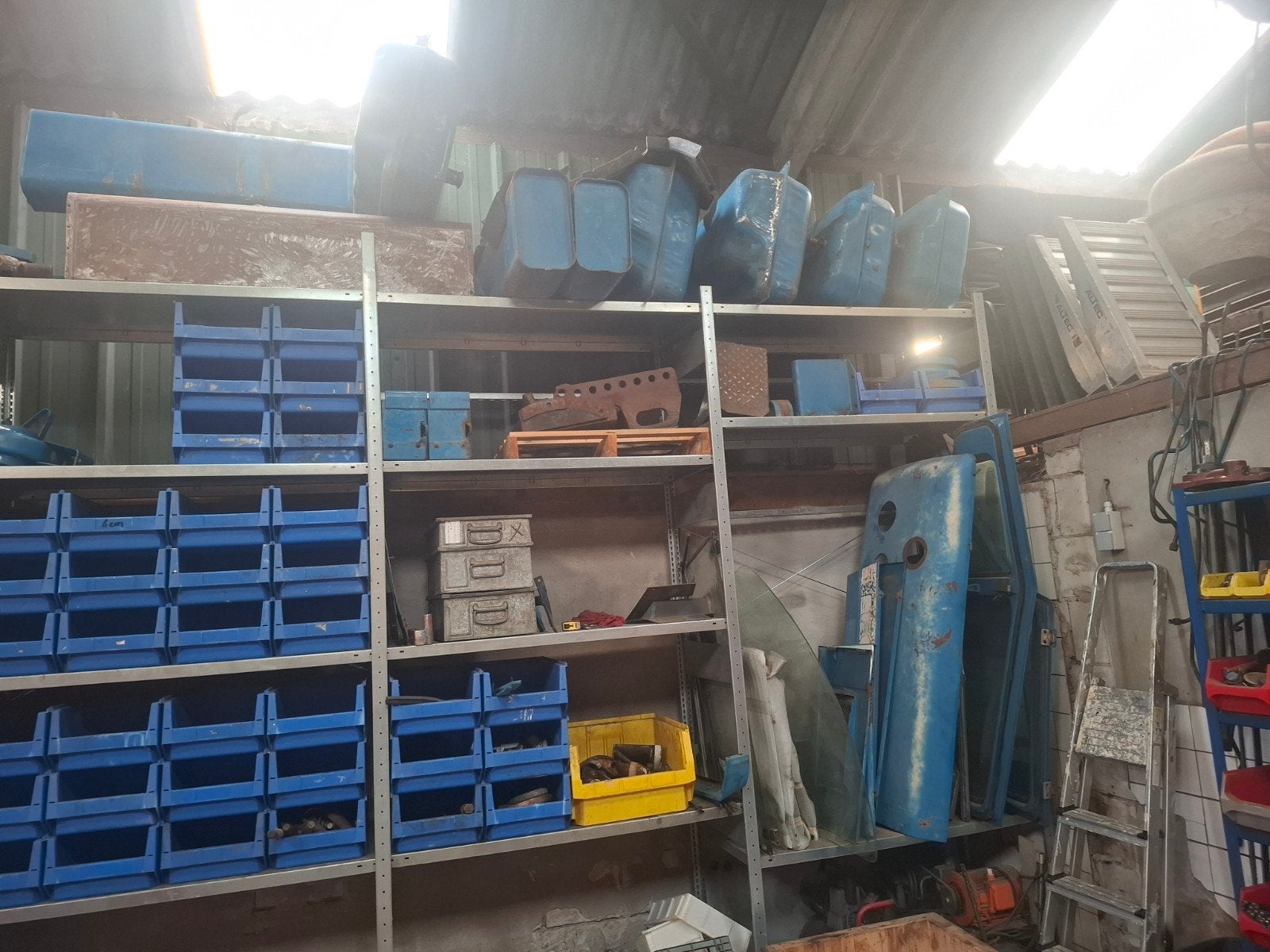 Ford 6 cilinder onderdelen & TW/10 serie tractoren, Ophalen