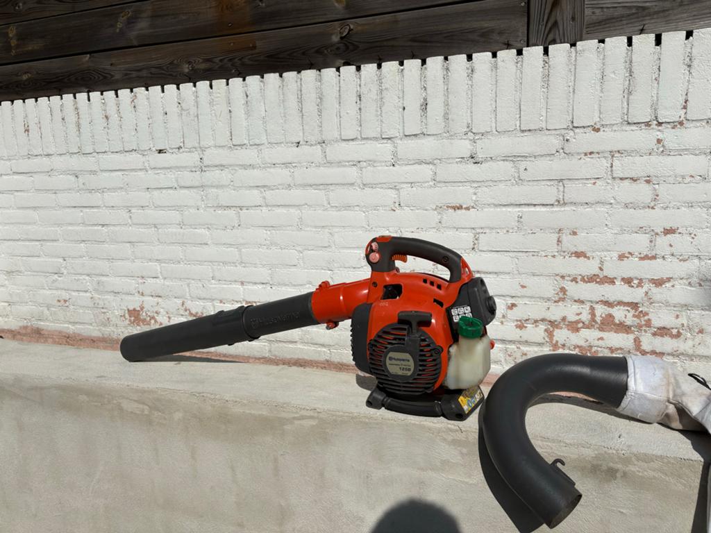 Husqvarna 125B Benzine Bladblazer - Krachtig en Betrouwbaar, Benzine, Gebruikt, Ophalen of Verzenden, Met opvangzak
