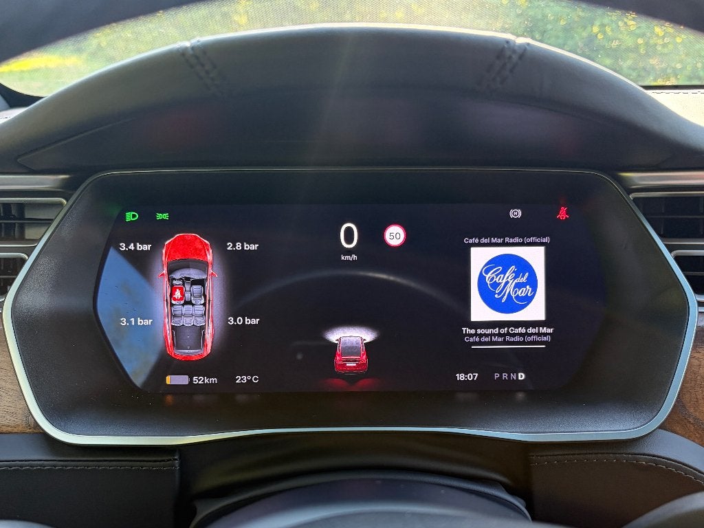 Foto 15 van BLOEDMOOIE TESLA MODEL X 90 D - ROOD