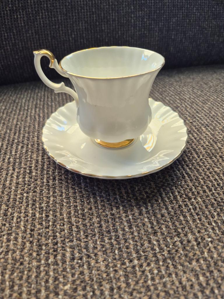 Royal Albert Val D'or dames kop en schotel -, Ophalen of Verzenden