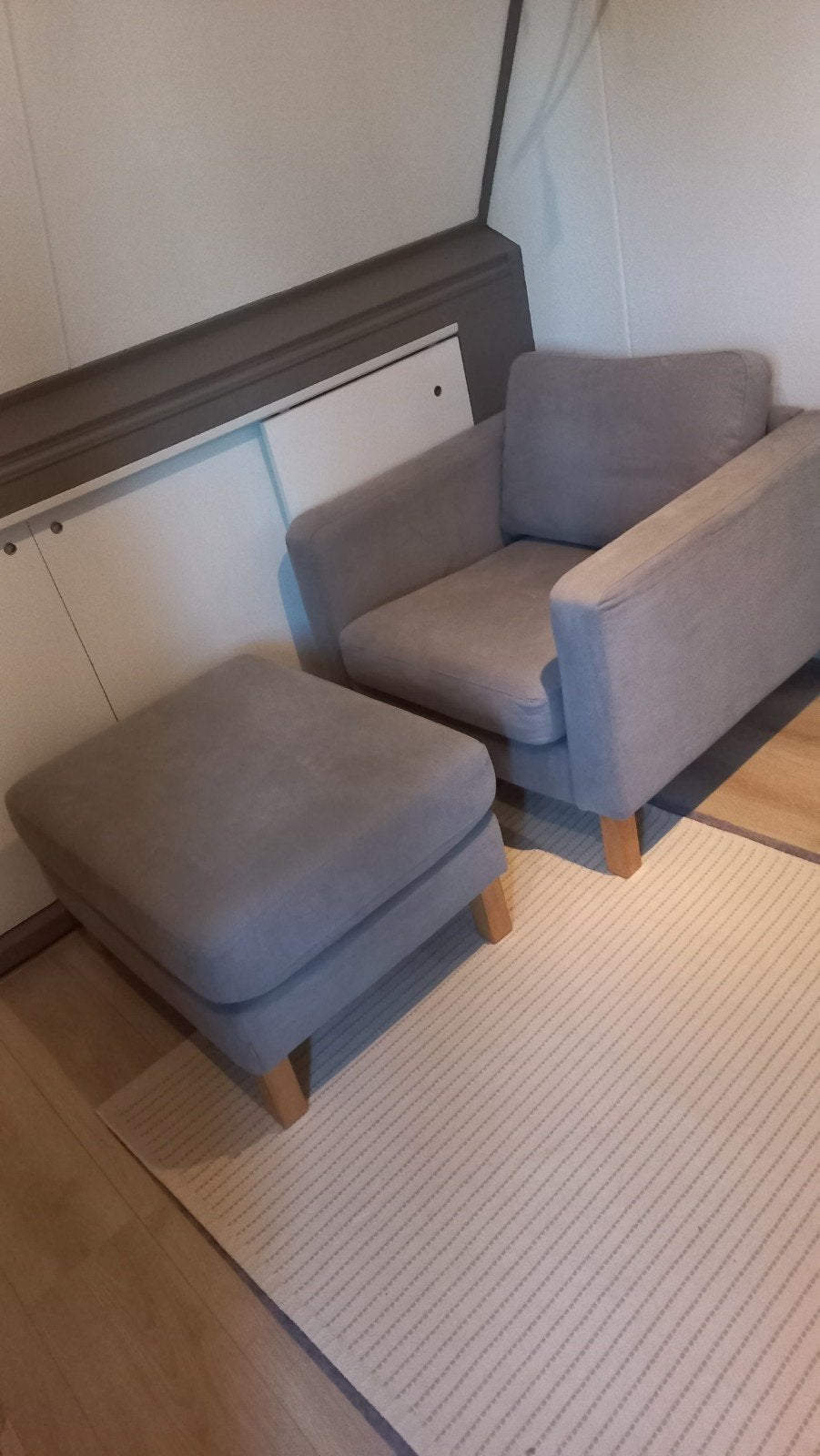 Ikea Karlstad fauteuil met hocker - grijs, Ophalen, Hout, Gebruikt, Modern, Scandinavisch