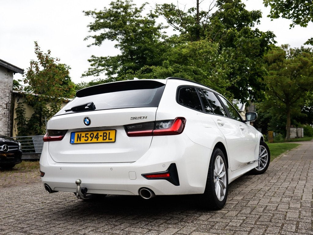 BMW 3 Serie Touring 320i Business Edition 1e-Eig. & Dealer-O, Gebruikt, Euro 6, 4 cilinders, Wit