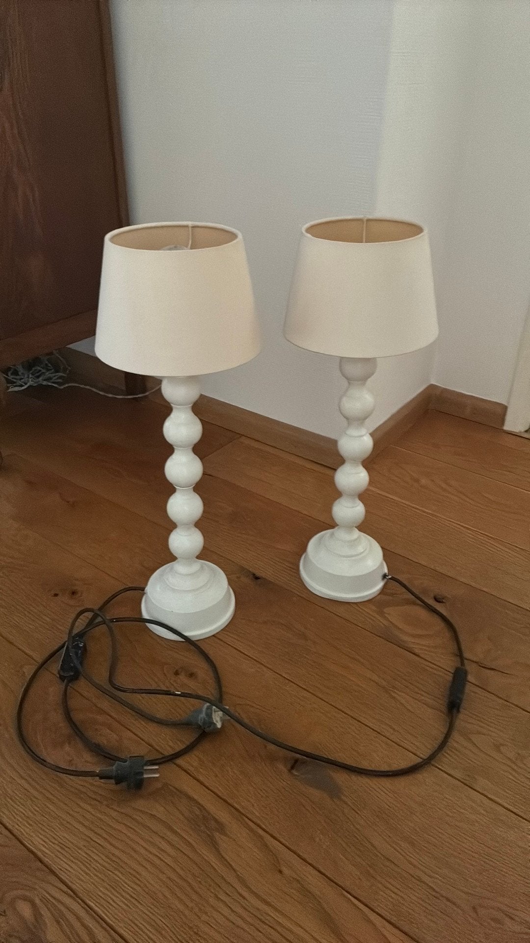 Twee brocante lampen, Huis en Inrichting, Lampen | Tafellampen, 47 cm, Met schakelaar, Wit, Ophalen of Verzenden