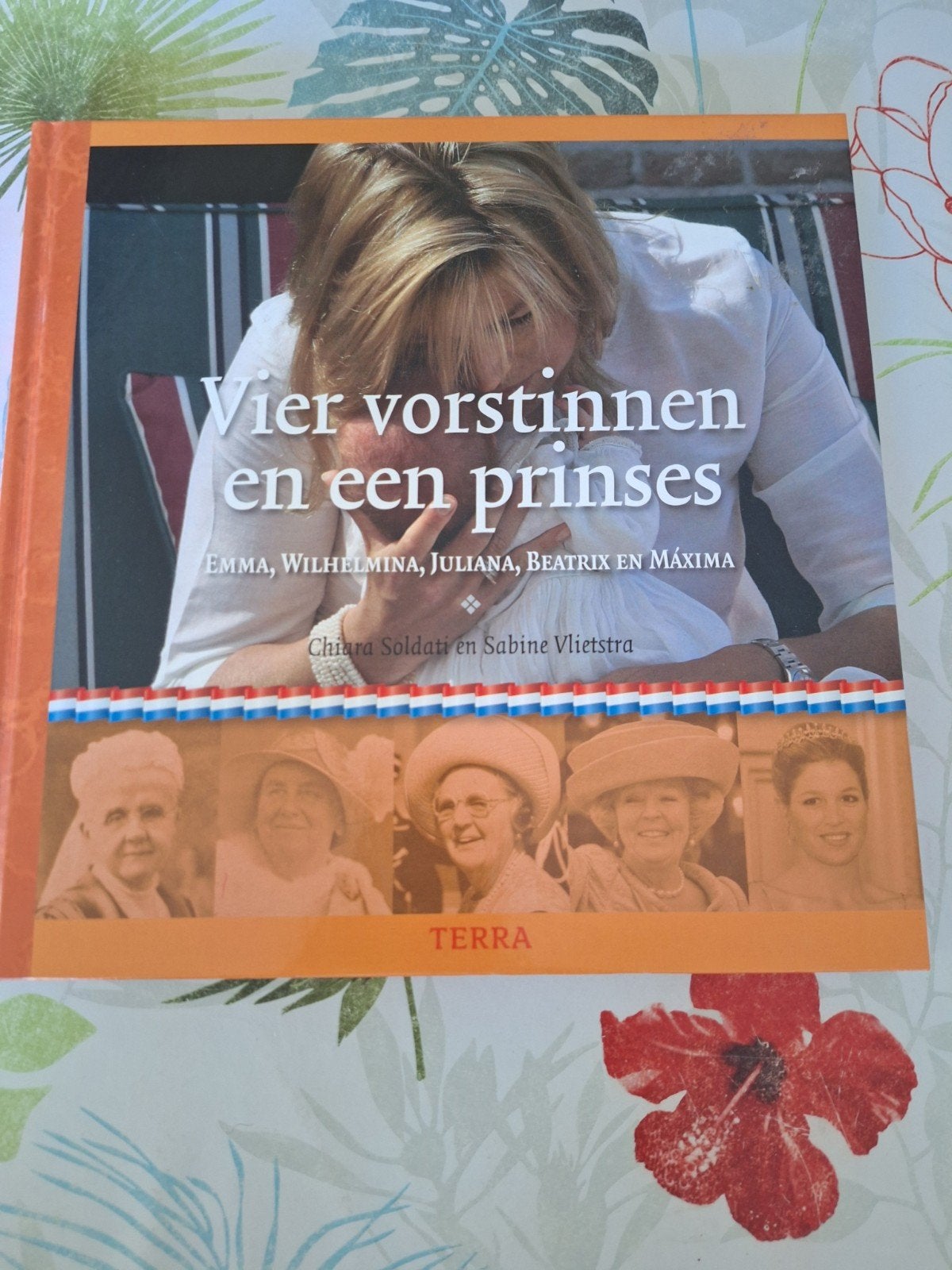 Chiara Soldati - Vier vorstinnen en een prinses, Boeken, Chiara Soldati; Sabine Vlietstra, Ophalen of Verzenden, Zo goed als nieuw