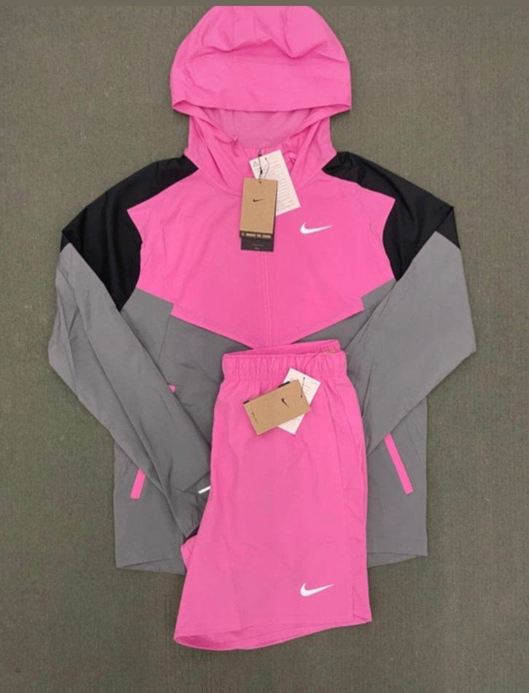 Nike hardloopset roze/grijs/zwart - Windrunner & shorts, Nike, Nieuw, Ophalen of Verzenden, Hardlopen of Fietsen