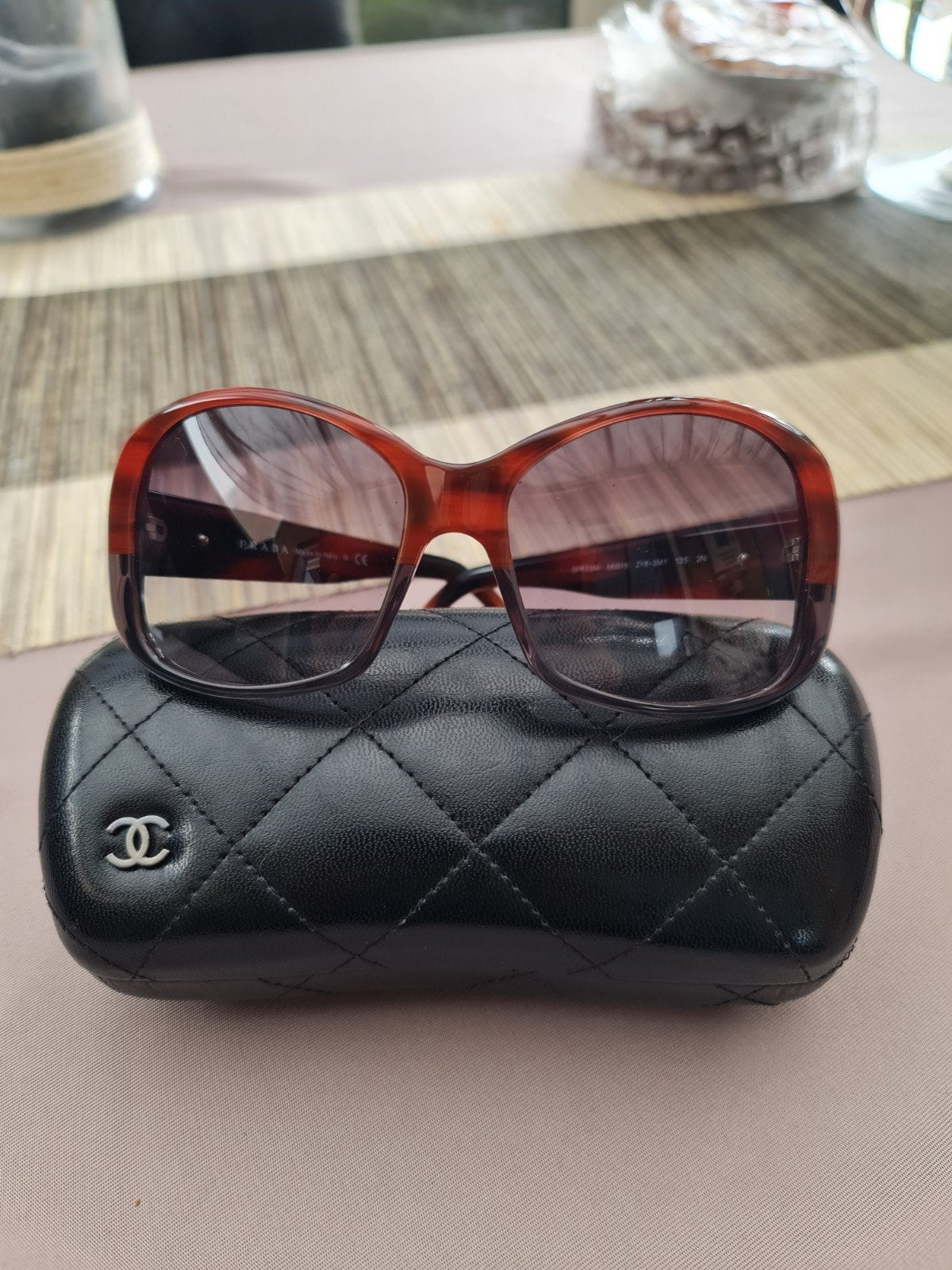 Nieuwe Prada zonnebril in Chanel doos, Ophalen of Verzenden