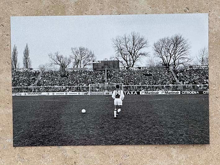 Org z/w foto 20x30 cm Johan Cruijff Stadion De Meer 6-12-'81, Verzenden, Nieuw, Ajax, Poster, Plaatje of Sticker