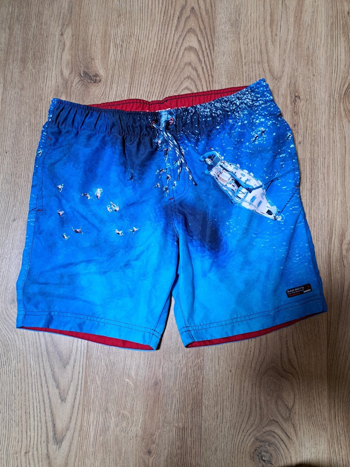 Bad Boys zwemshort 170/176 met boot en zwemmers, Maat 170, Ophalen of Verzenden, Zo goed als nieuw, Jongen