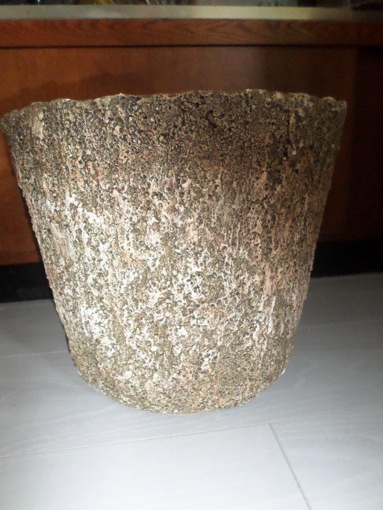 Grote aardewerk bloempot, soort van fat lava optiek ø 37 cm, Tuin en Terras, Bloempotten, Gebruikt, Aardewerk, Binnen, Minder dan 40 cm