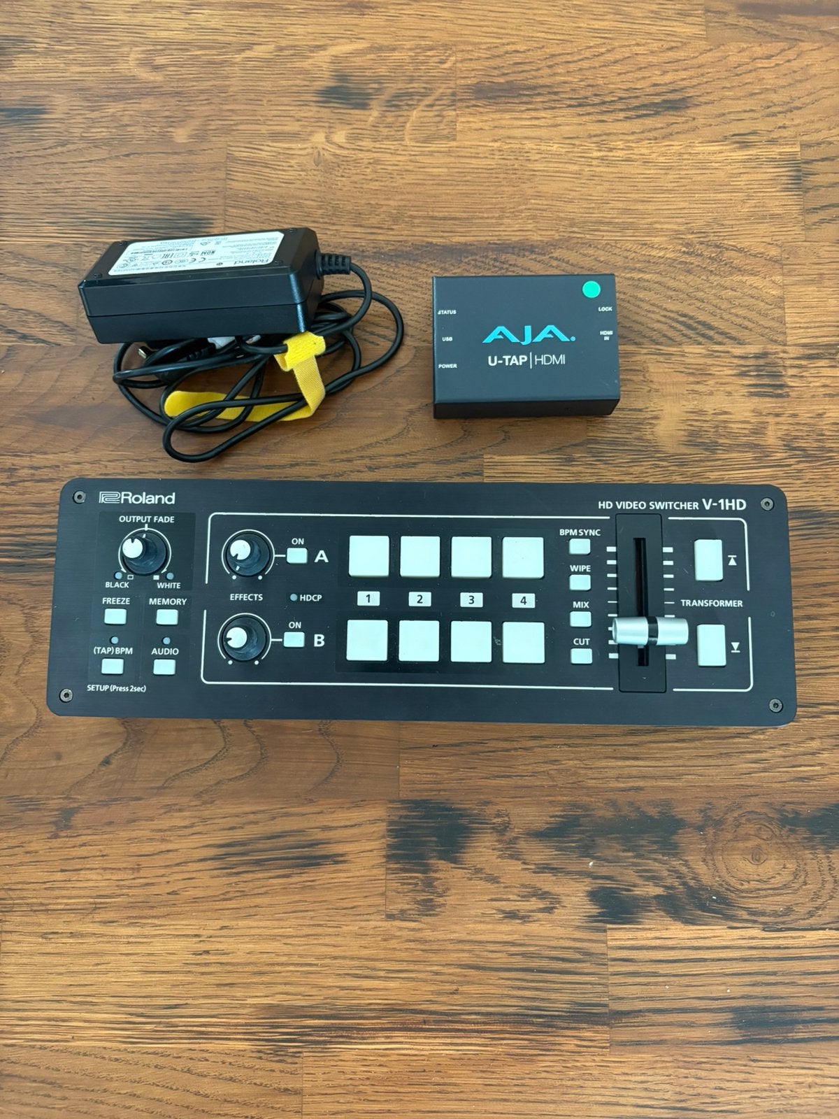 Roland V-1HD videomixer + AJA U-TAP HDMI/USB videoconverter, Ophalen of Verzenden, Zo goed als nieuw, Audio