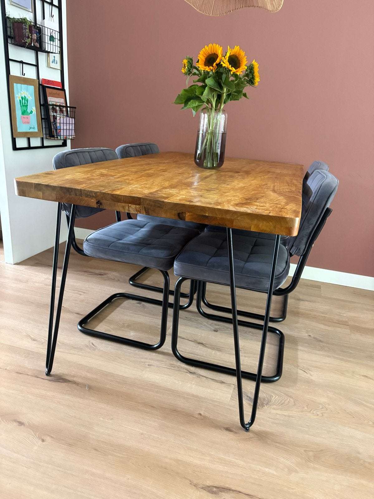Eettafel met stoelen (160 cm) - Mangohout en metaal, Huis en Inrichting, Tafels | Eettafels, Ophalen, Gebruikt, 50 tot 100 cm