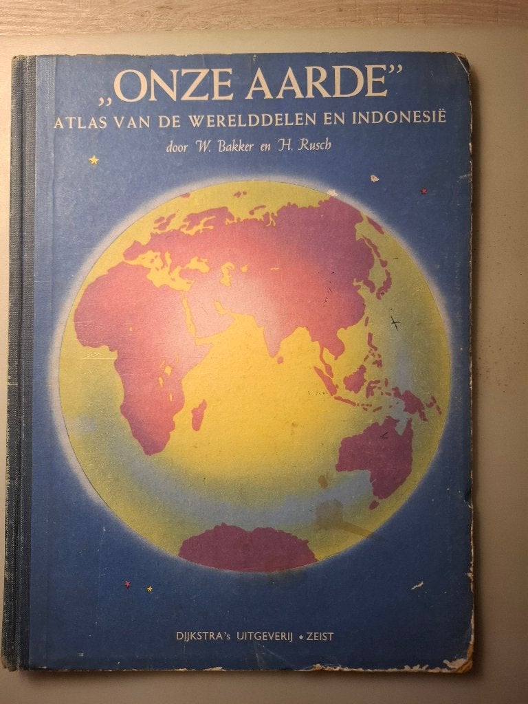 Boek - Onze Aarde - Atlas van de werelddelen en Indonesië, Gelezen, Overige atlassen, Ophalen of Verzenden, 1800 tot 2000