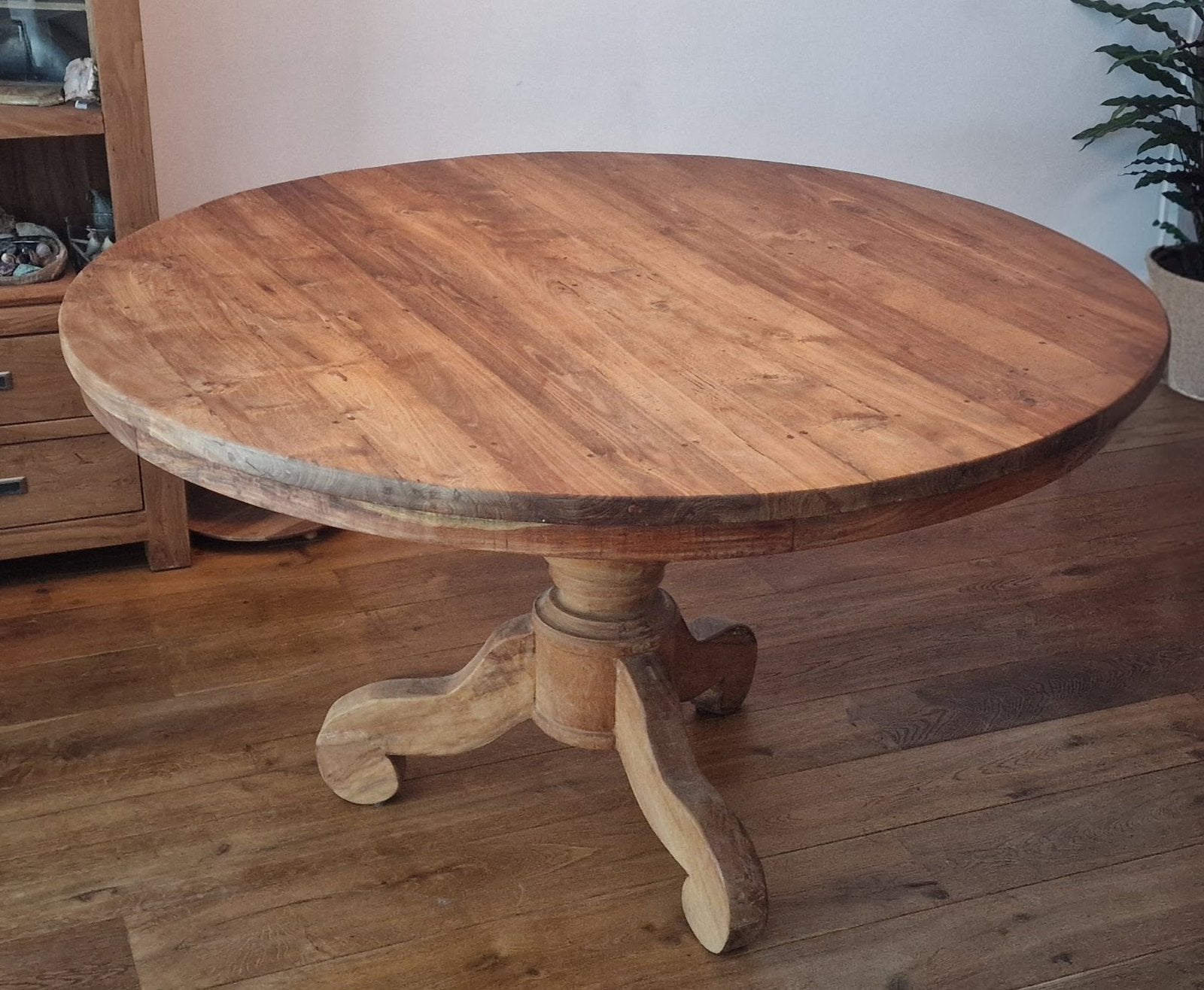 Prachtige Ronde Teakhouten Eettafel Ø 130 cm met bolpoot, Huis en Inrichting, 100 tot 150 cm, Ophalen of Verzenden, Zo goed als nieuw