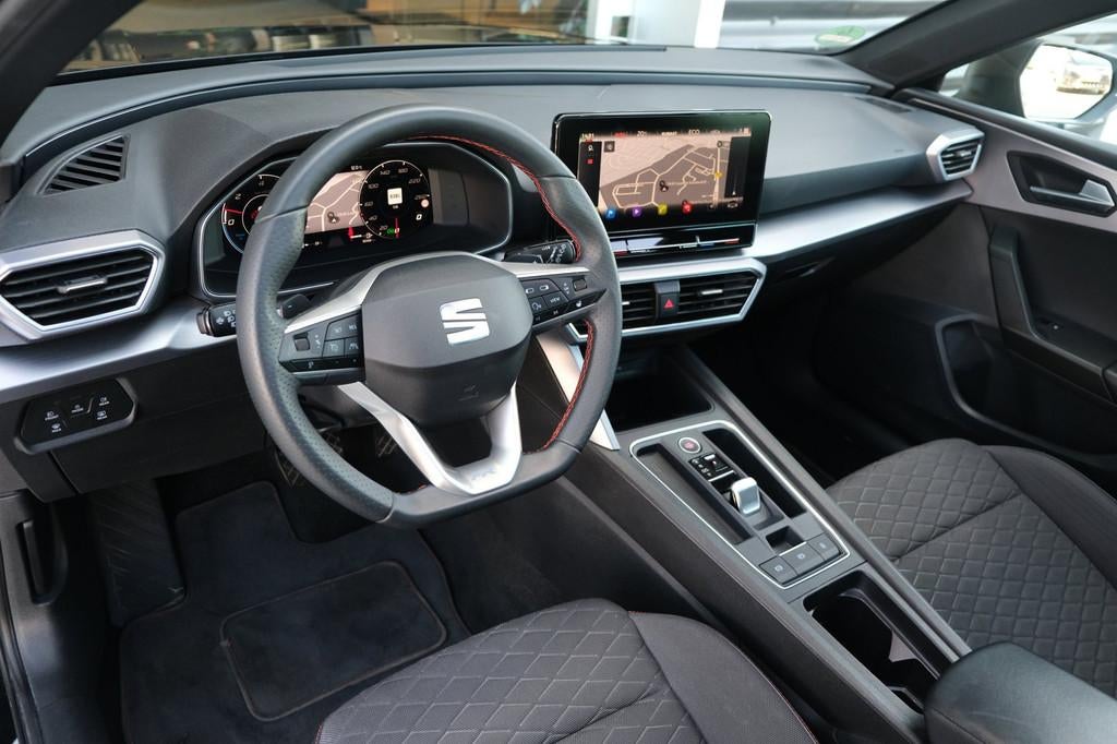 Seat Leon 1.4 TSI eHybrid PHEV FR 204PK Pano Navi Cam ACC Le, Gebruikt, 4 cilinders, Leon, Leder en Stof