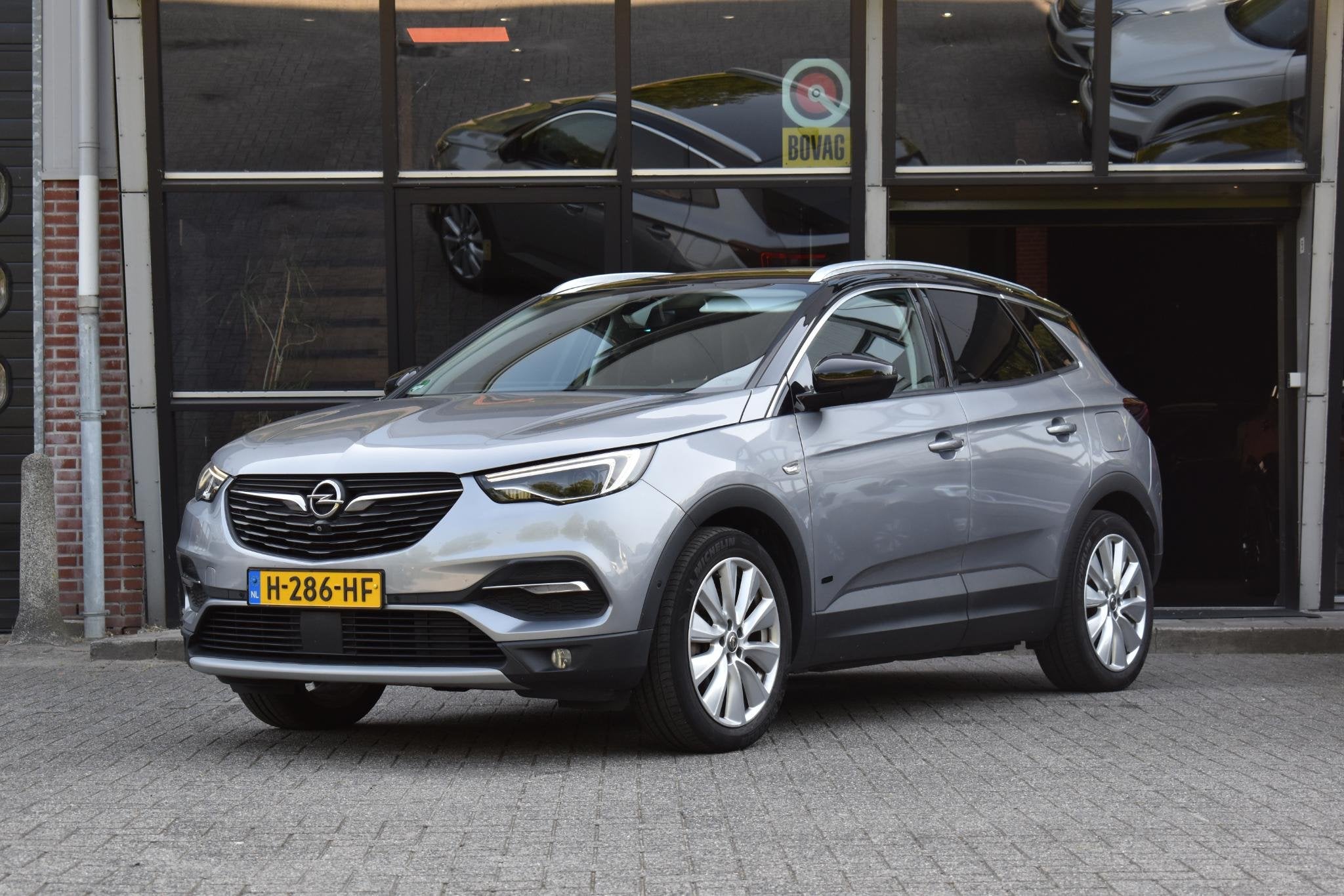 Opel Grandland X 1.6 Turbo Hybrid4 Innovation Keyless Stoelk, Auto's, Opel, Automaat, Dealer onderhouden, 77 km/l, 4 cilinders