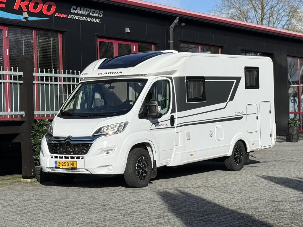 Foto 8 van Adria Compact SL - 2024 - Lengtebedden - kleine camper