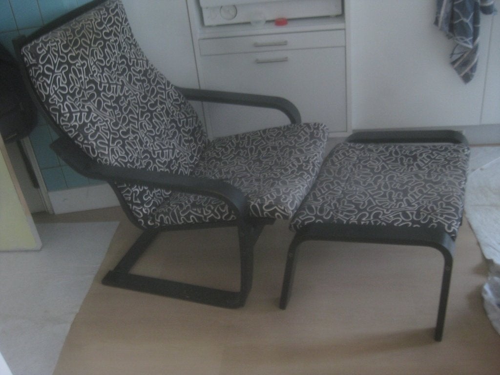 stoel IKEA Poäng met voetenbankje zwart wit GRATIS, Ophalen, Gebruikt, Wit, Eén