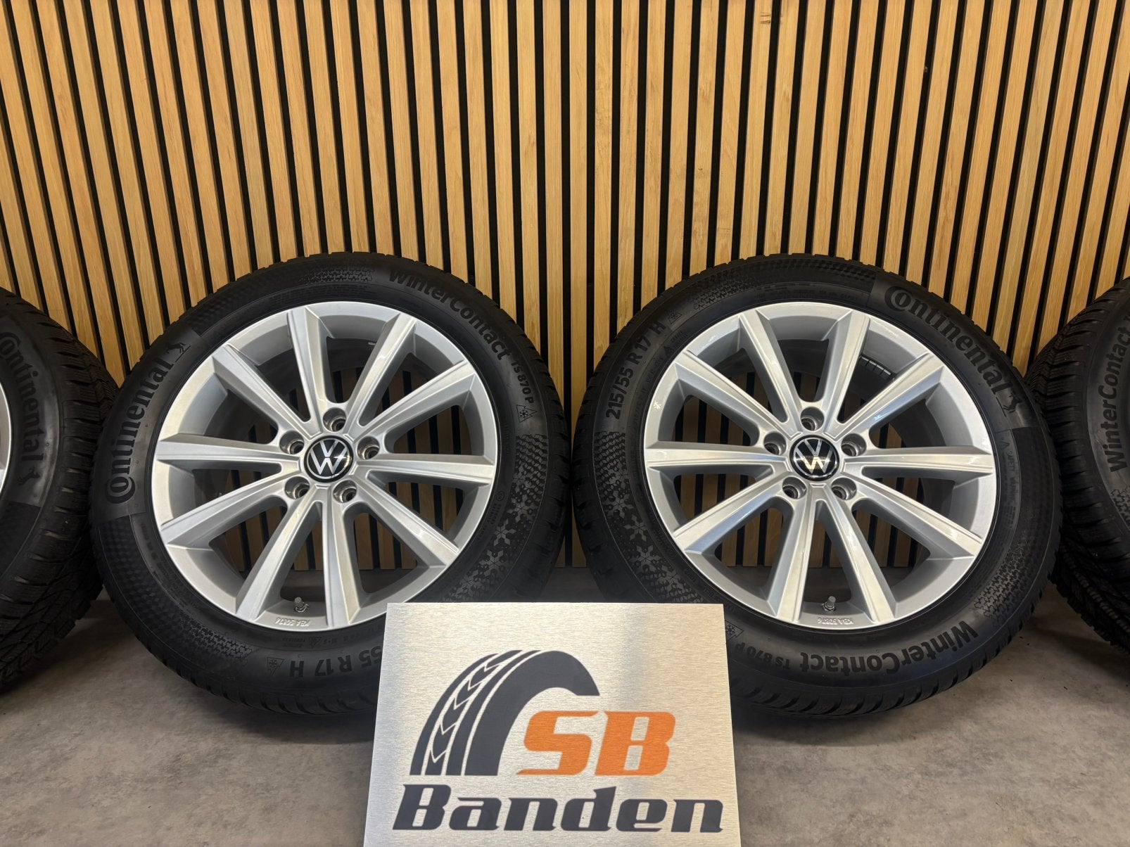 VW Passat B8 2014-2024 Orig 17 inch velgen + Winterbanden, Auto-onderdelen, Banden en Velgen, B8, Banden en Velgen, 17 inch, VW