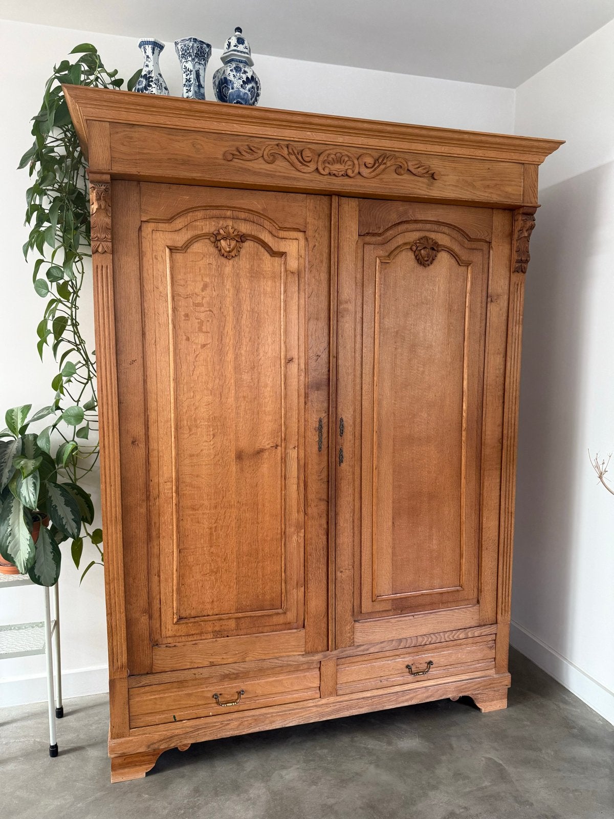 Antieke Eikenhouten Kledingkast met Snijwerk, Ophalen